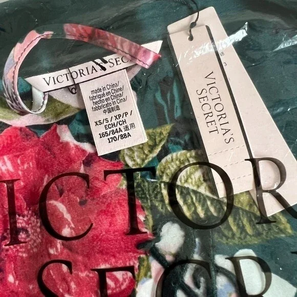 VICTORIA'S SECRET 100% Silk Robe w/ Tags, Size XS/S